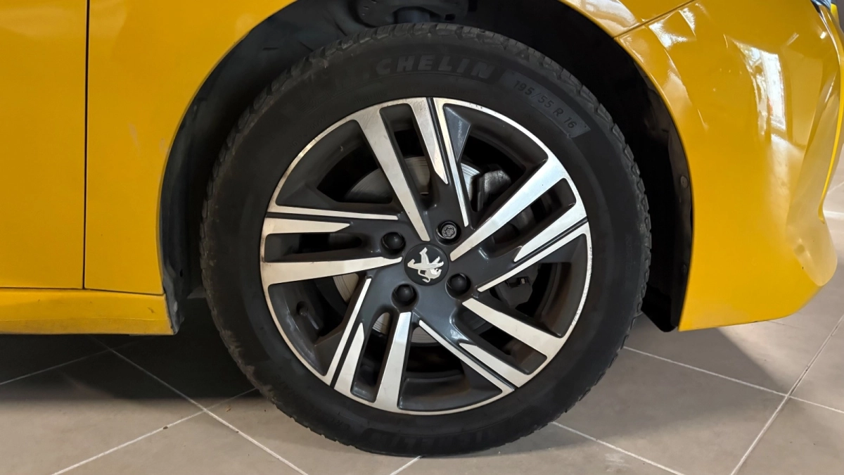 Peugeot 208 - photo 12
