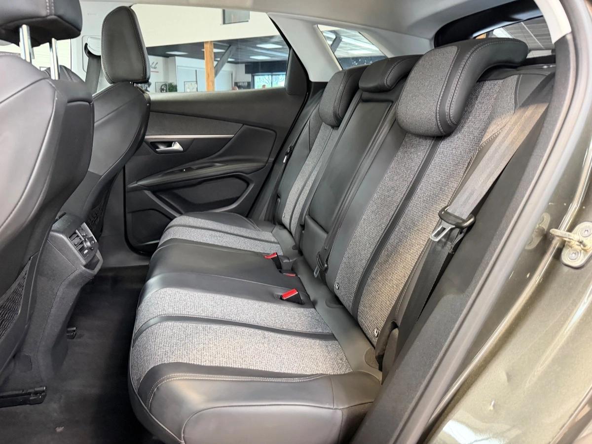 Peugeot 3008 1.5 HDI 130CV ALLURE 360°/ CARPLAY