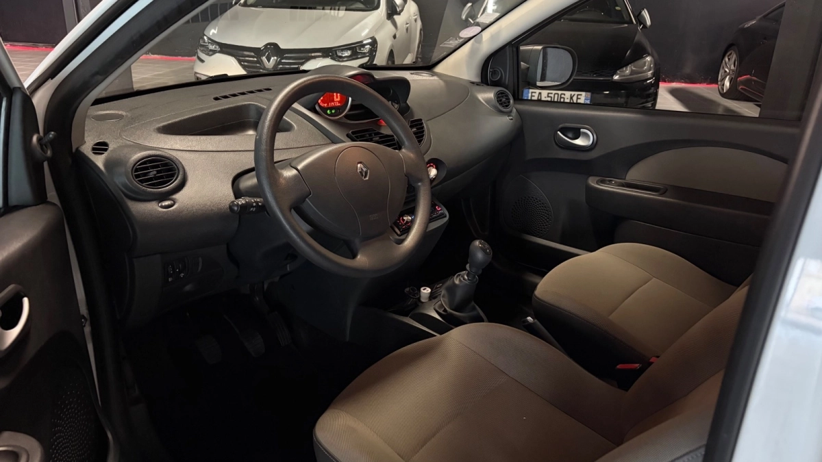 Renault Twingo - photo 16