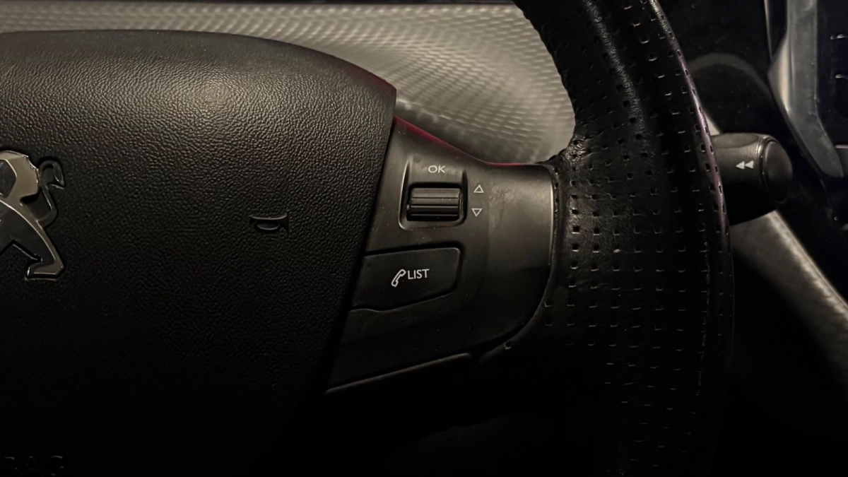 Peugeot 208 - photo 20