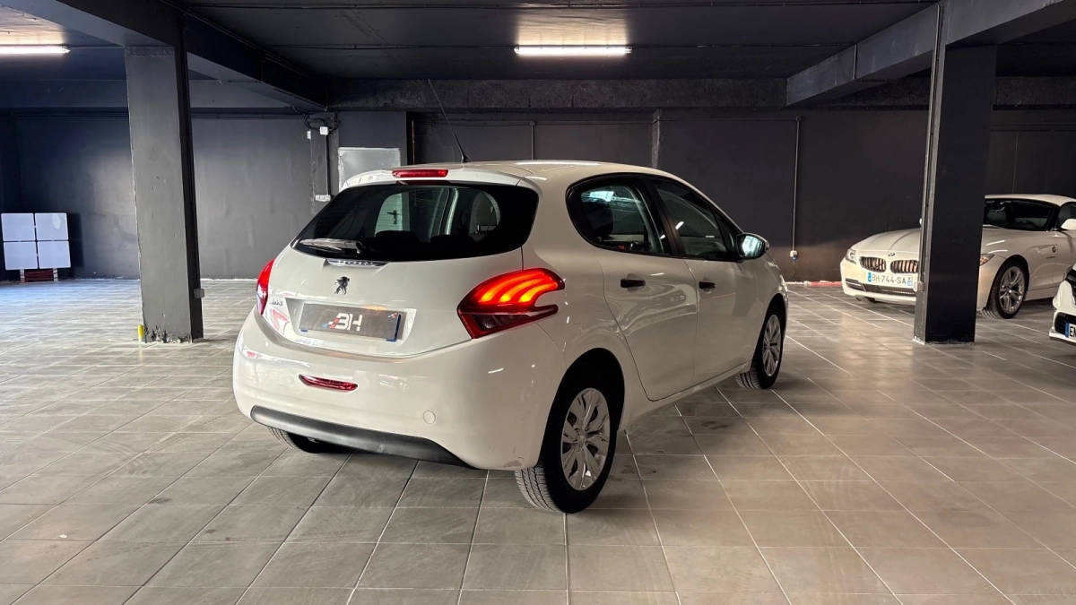 Peugeot 208 - photo 4