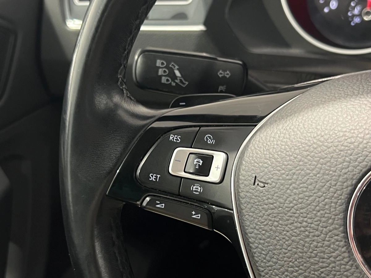 Volkswagen Tiguan - photo 18