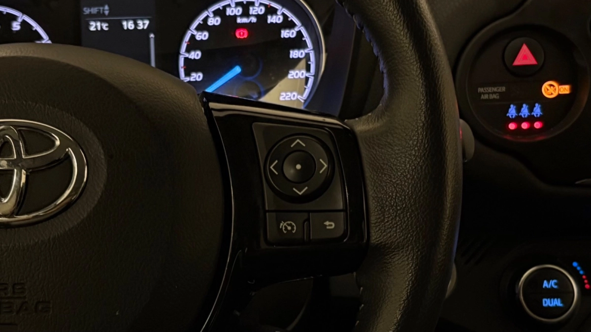 Toyota Yaris - photo 23