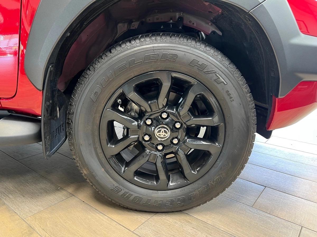 Toyota Hilux 2.8 D-4D 204 DOUBLE CABINE BVA INVINCIBLE 4WD /CAM360/JBL/CARPLAY