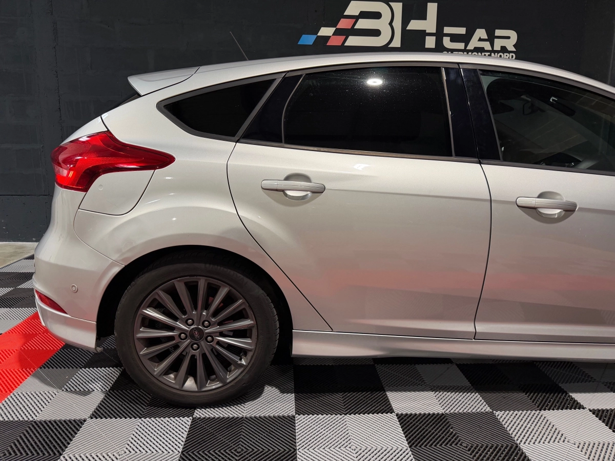 Ford Focus - photo 10