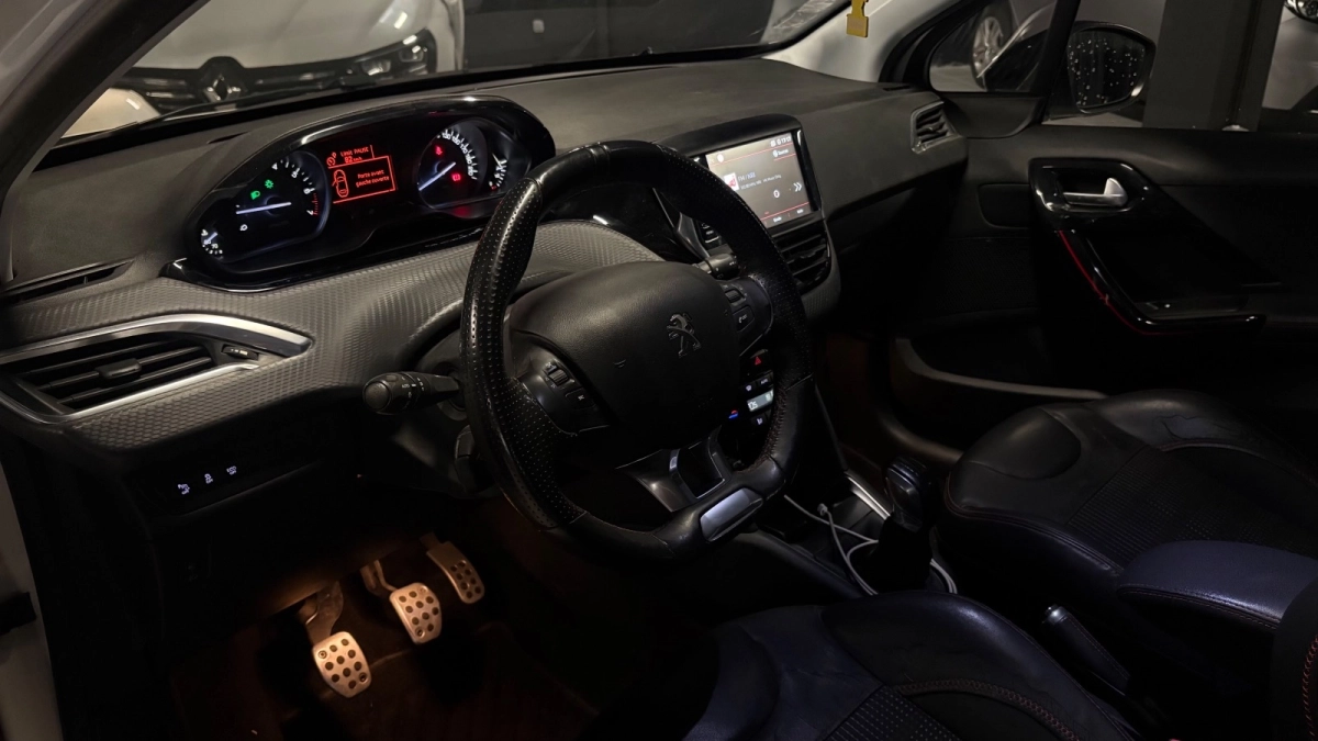 Peugeot 208 - photo 22