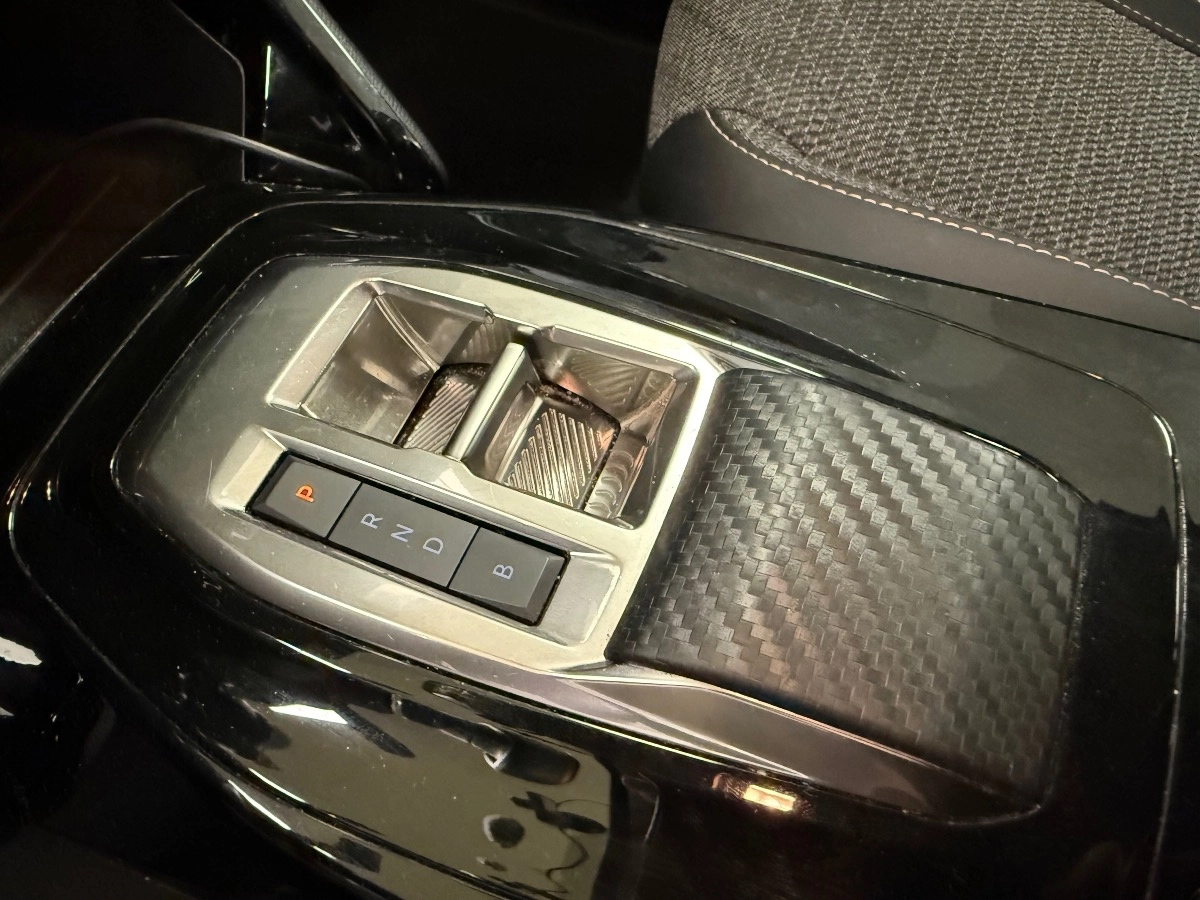Peugeot E-208 - photo 23