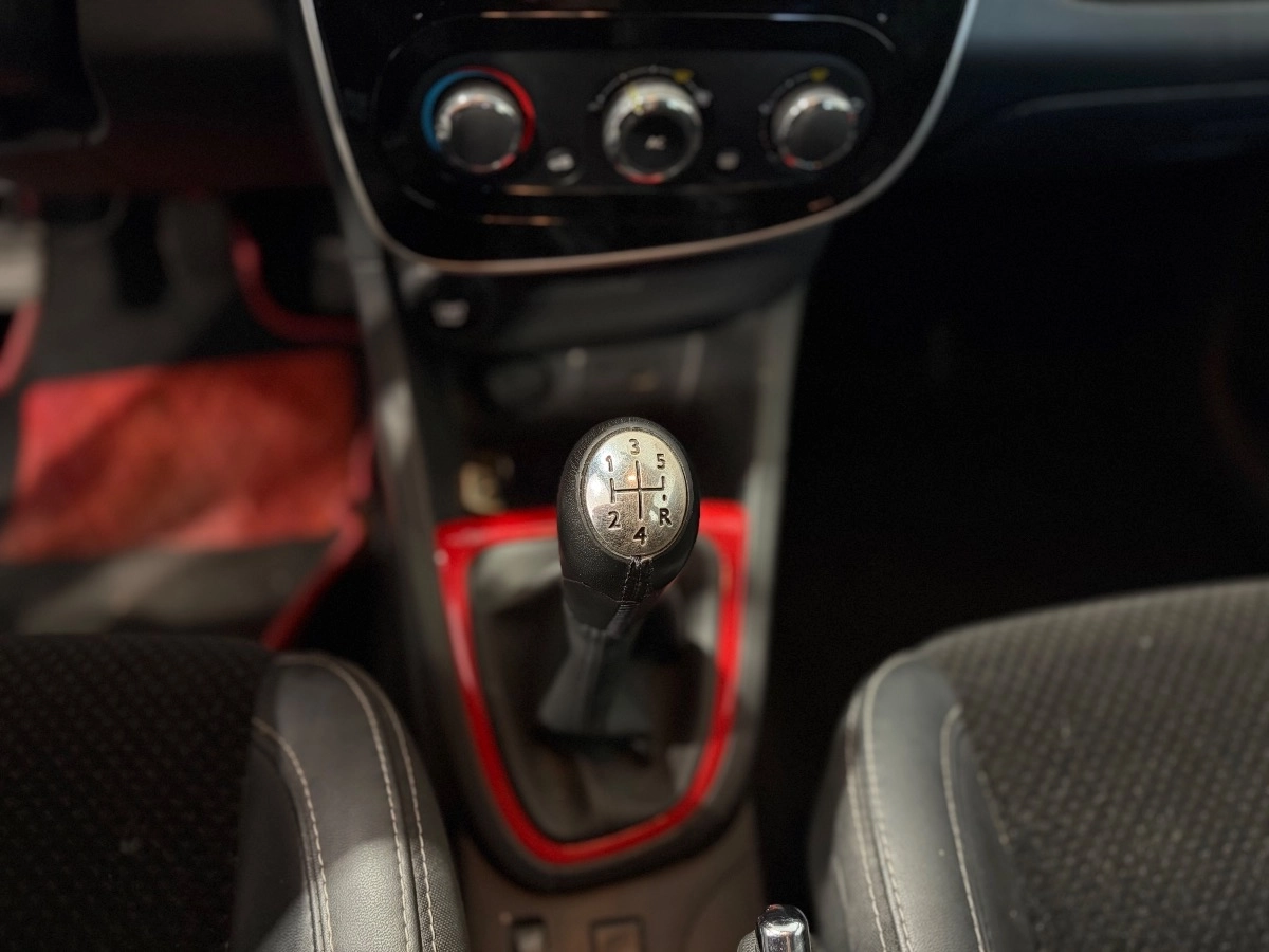 Renault Clio - photo 16