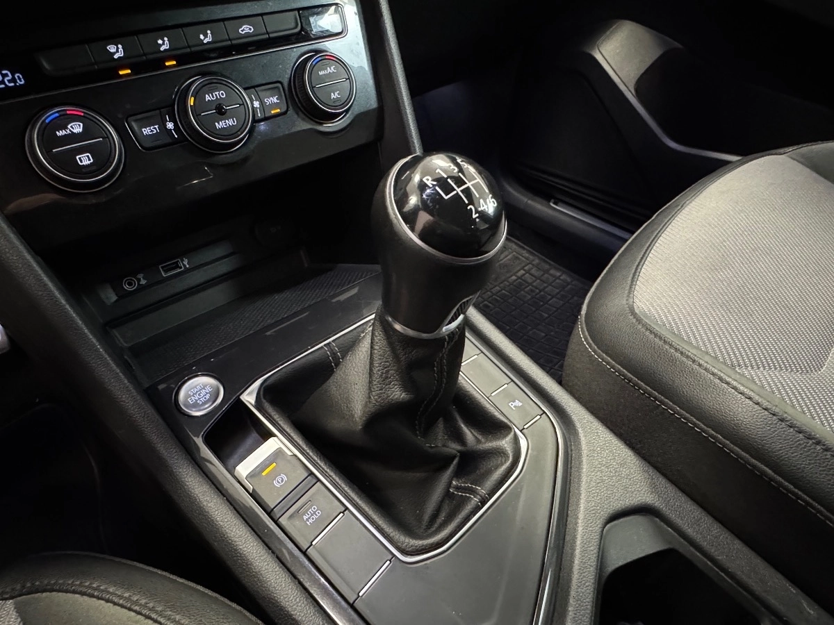 Volkswagen Tiguan - photo 17