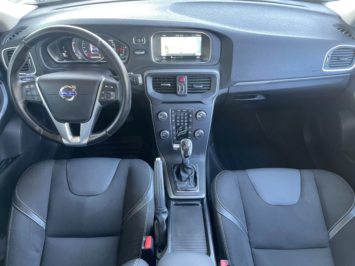 Volvo V40 - photo 8