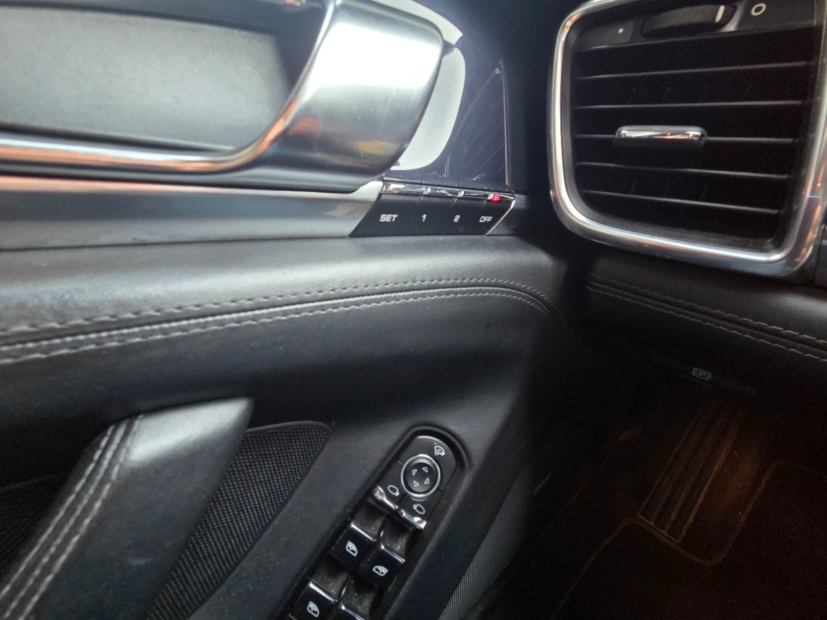 Porsche Panamera - photo 22