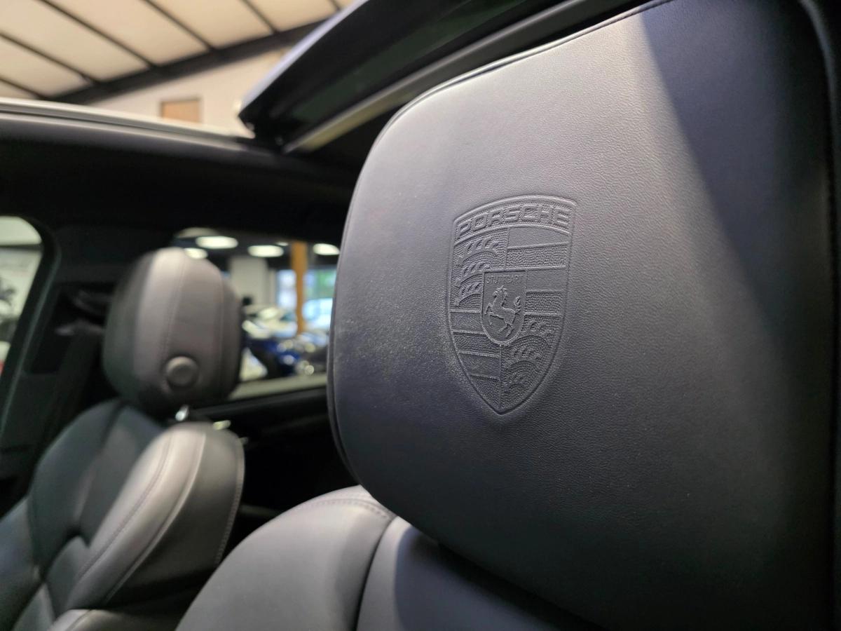 PORSCHE MACAN 2.0 245 TOIT PANO / CHRONO / BOSE
