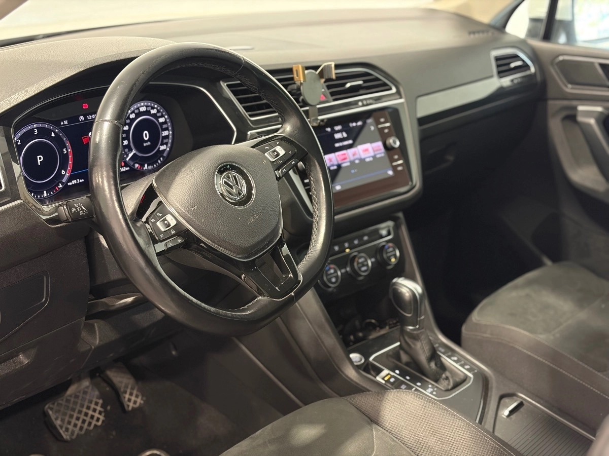 Volkswagen Tiguan - photo 12