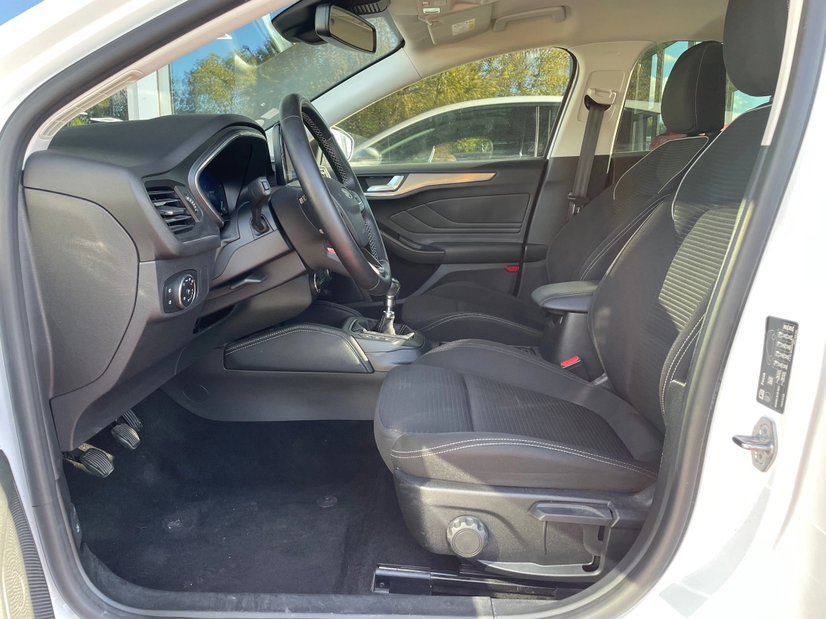 Ford Focus - photo 7