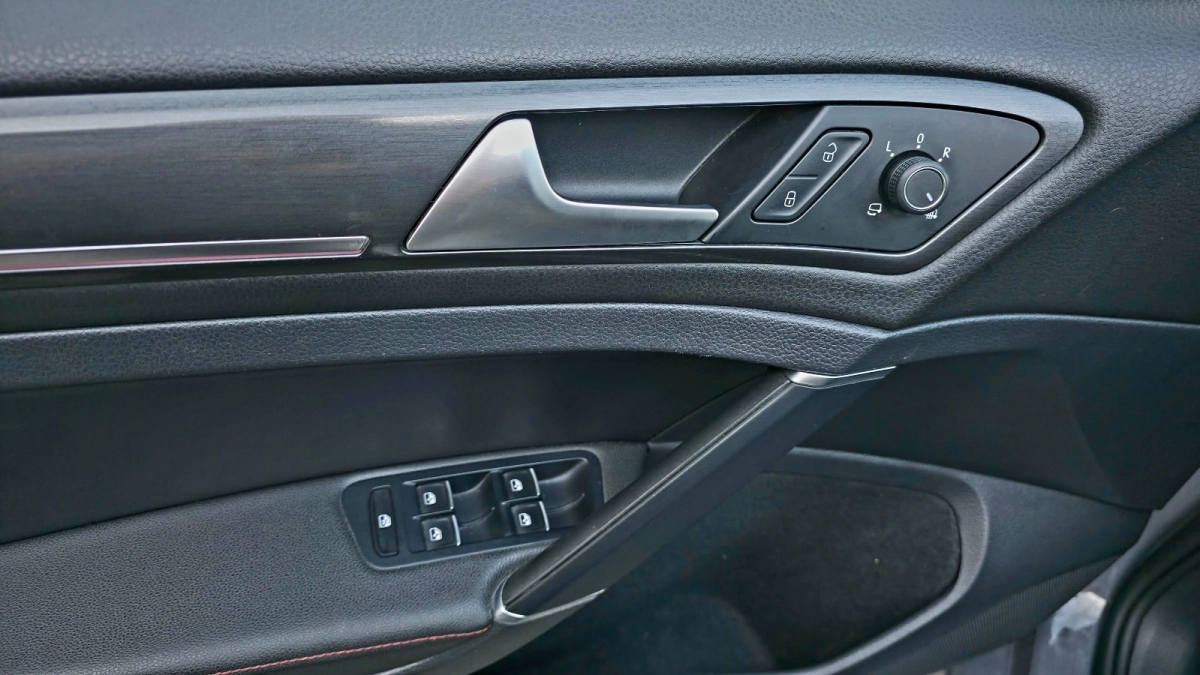 Volkswagen Golf - photo 12