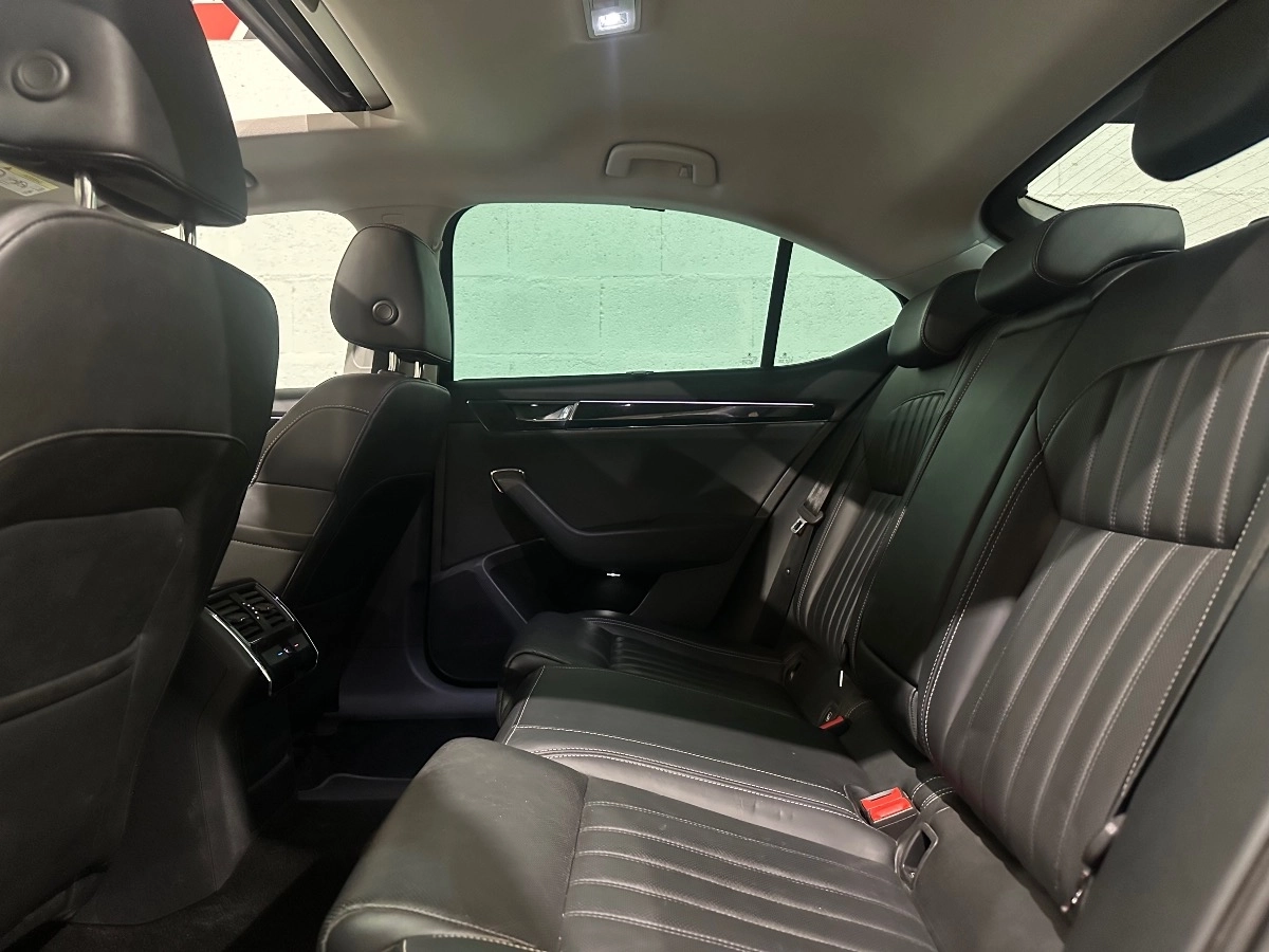 Skoda Superb - photo 15