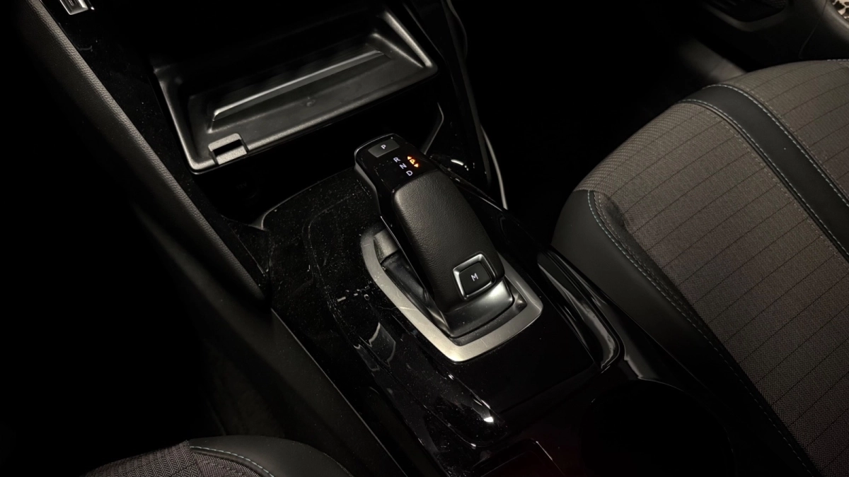 Peugeot 208 - photo 33