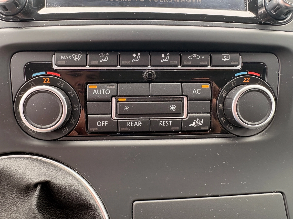 Volkswagen Multivan - photo 15