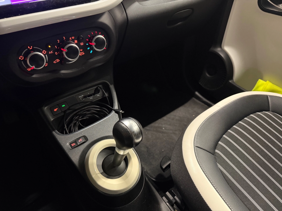 Renault Twingo - photo 14