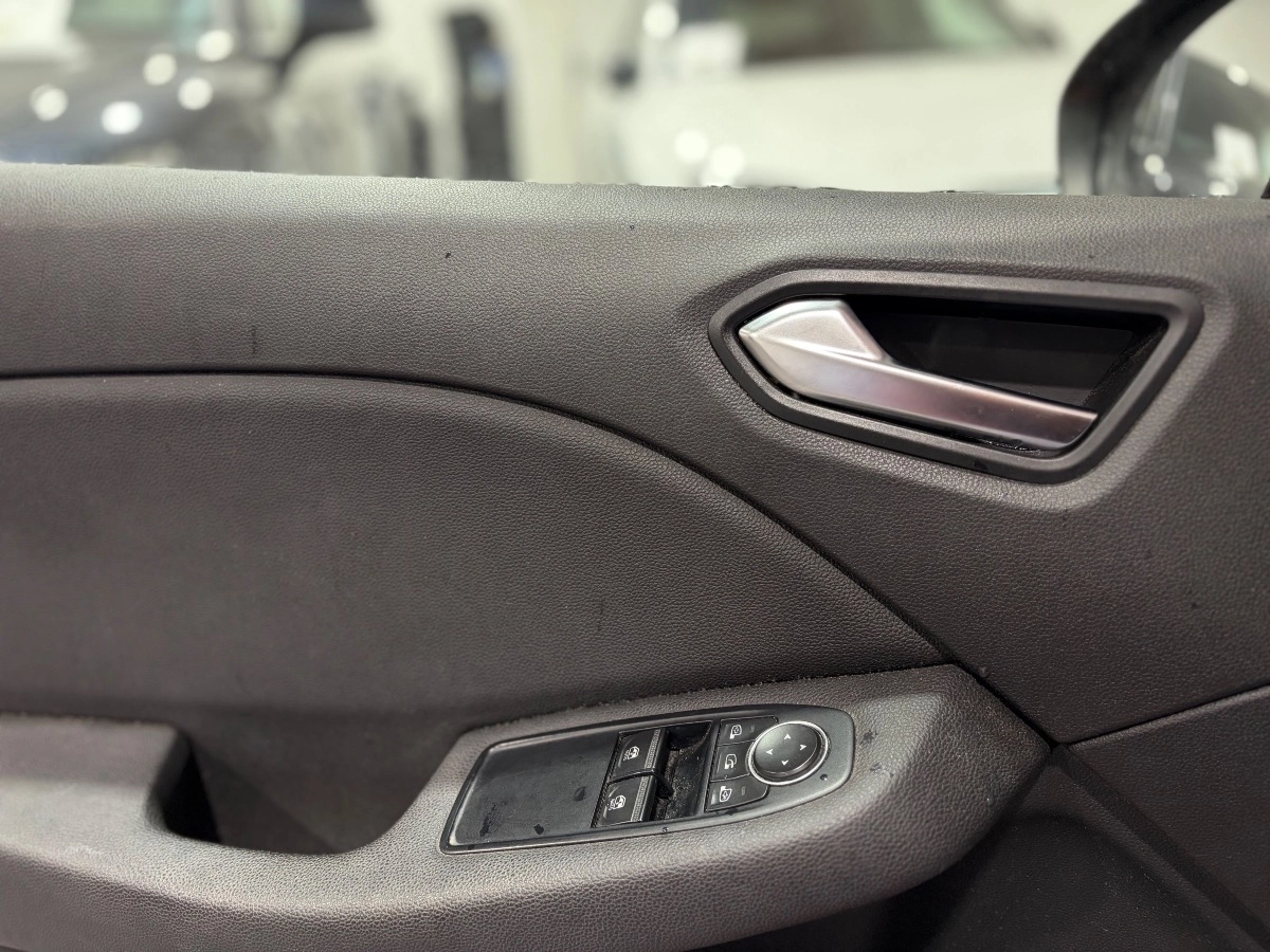 Renault Clio - photo 25