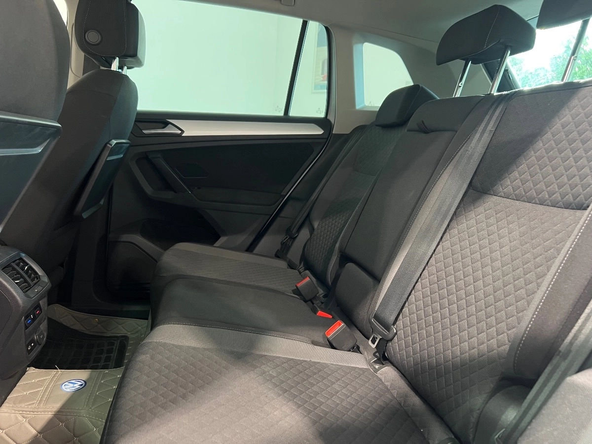 Volkswagen Tiguan - photo 13