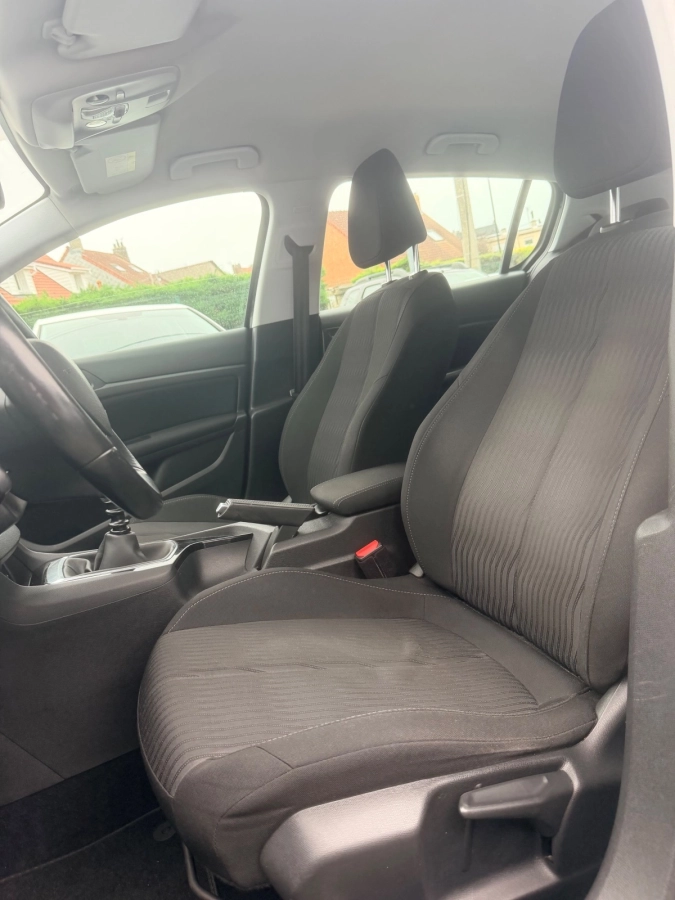 Peugeot 308 - photo 2