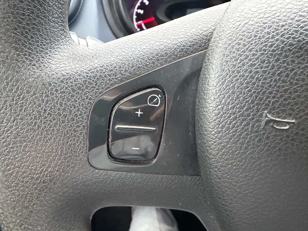 Opel Vivaro Vu - photo 12