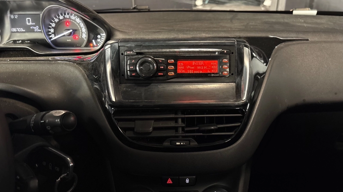 Peugeot 208 - photo 20