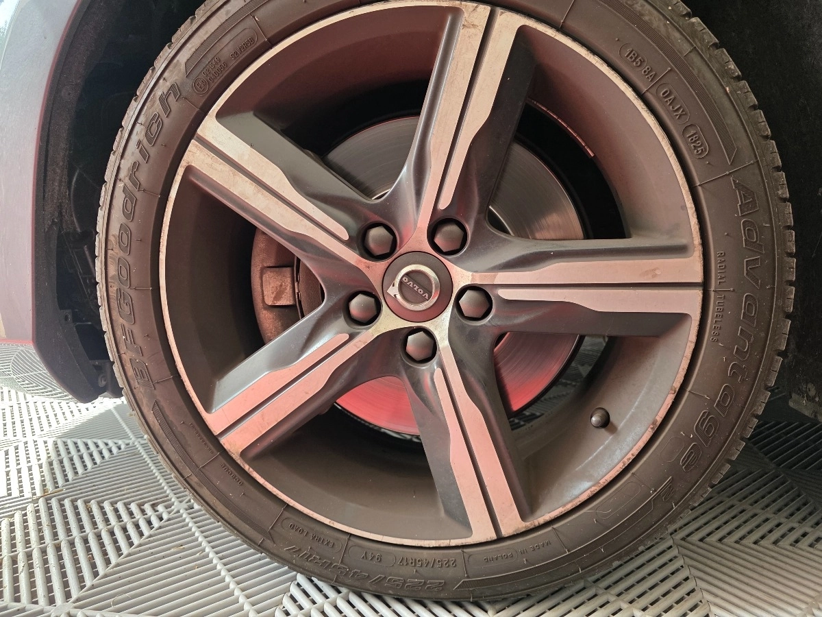 Volvo V40 - photo 20