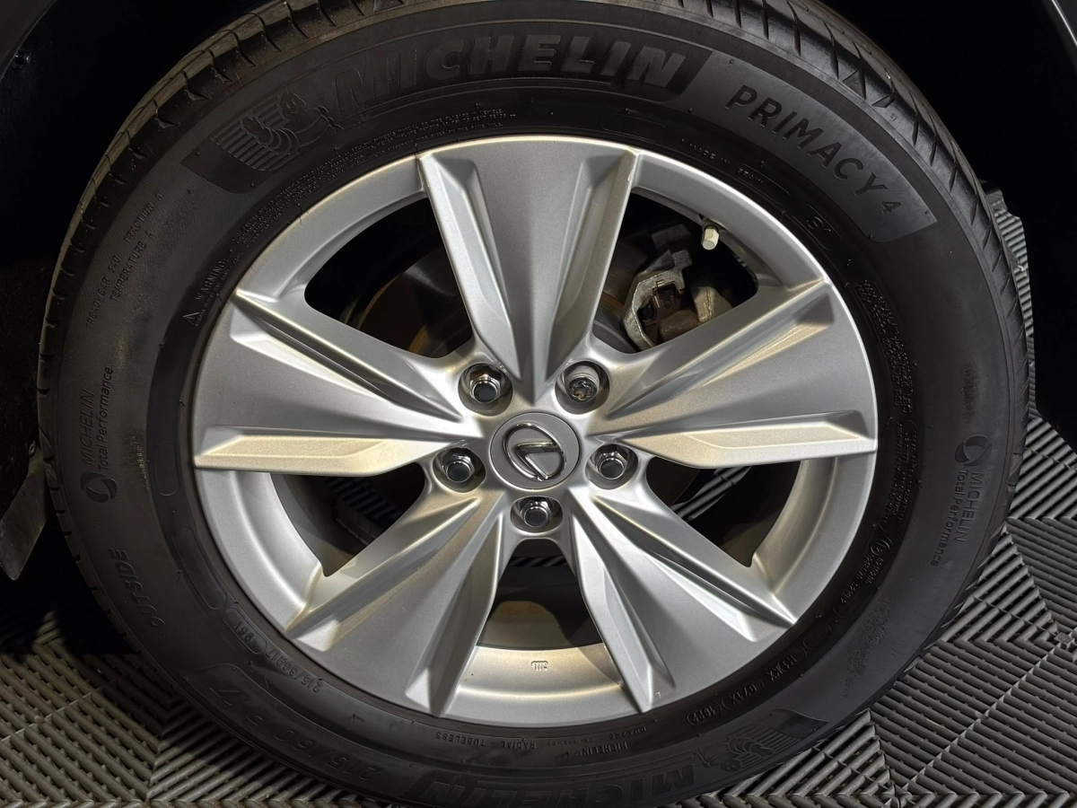 Lexus Ux - photo 32