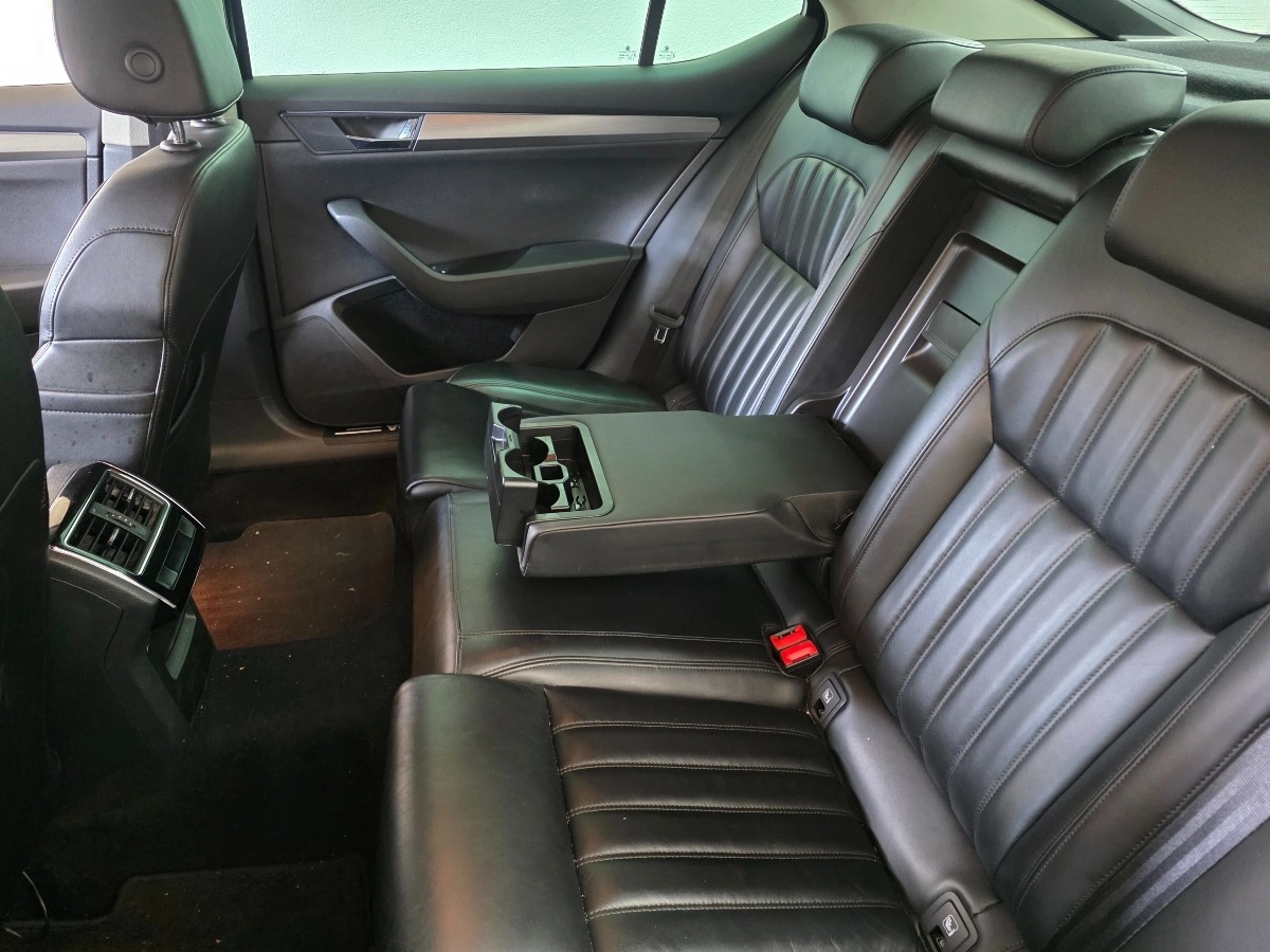 Skoda Superb - photo 34