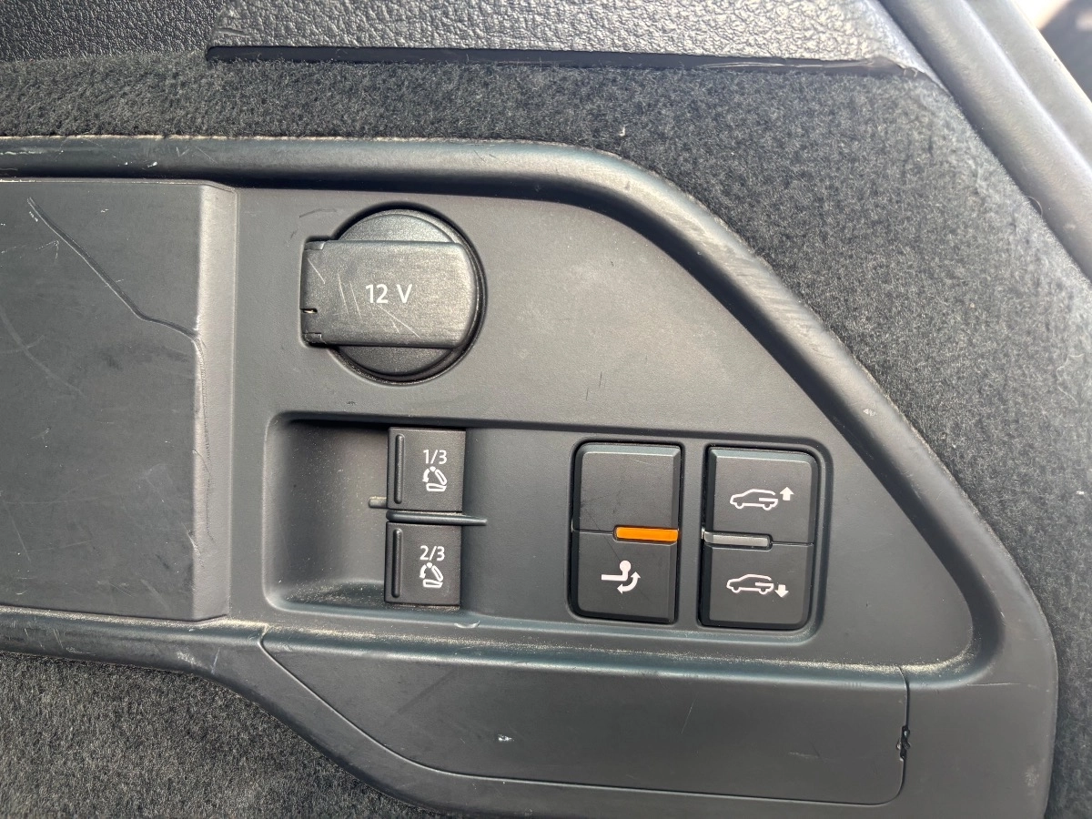 Volkswagen Touareg - photo 11