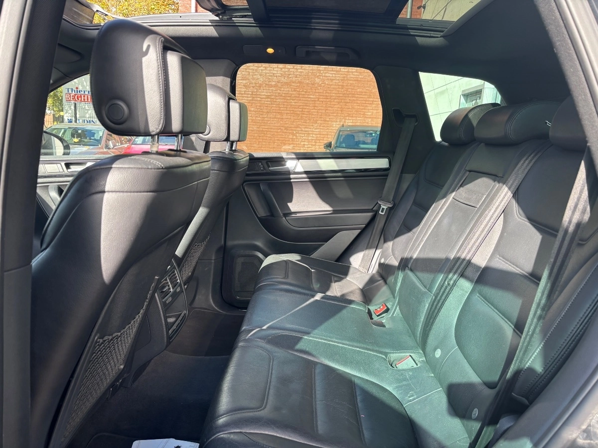 Volkswagen Touareg - photo 10