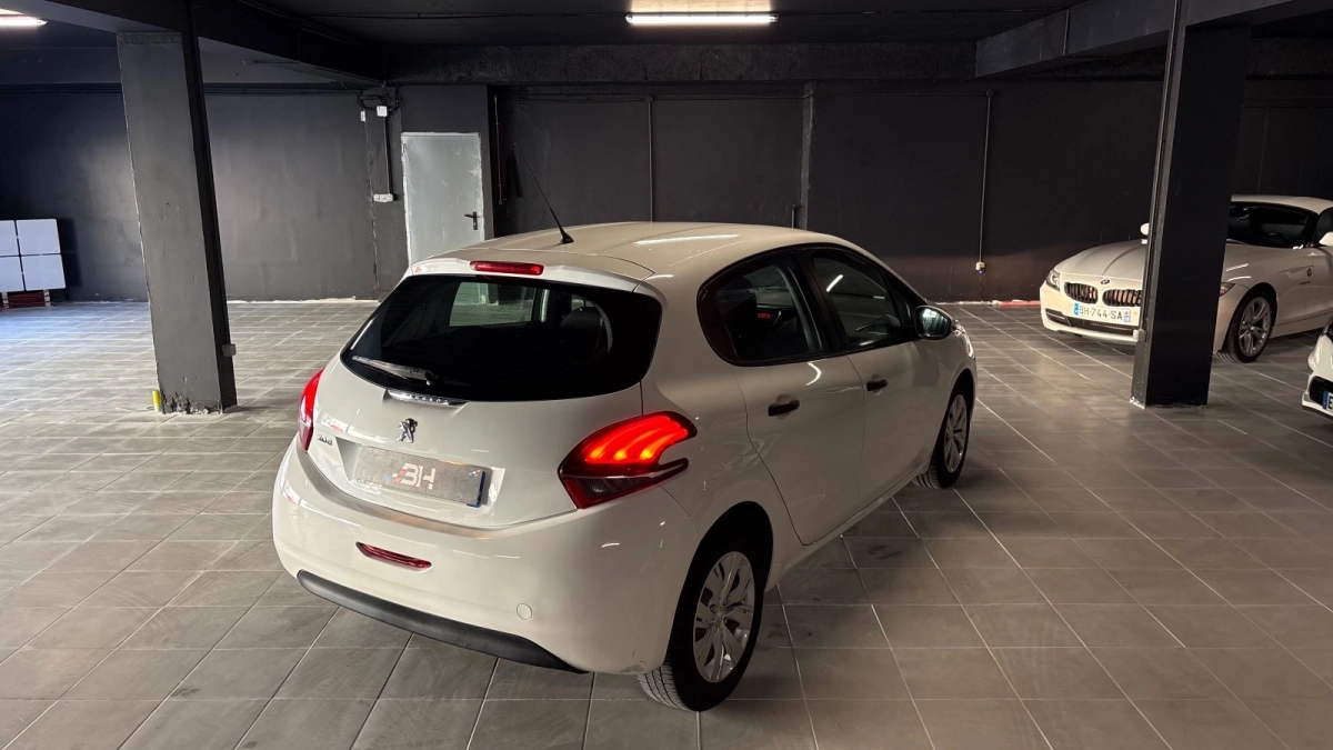 Peugeot 208 - photo 5