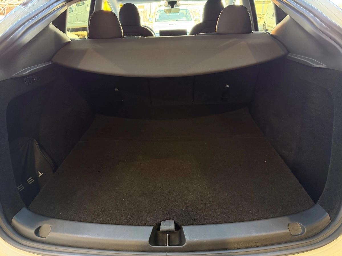 Tesla Model-y - photo 47