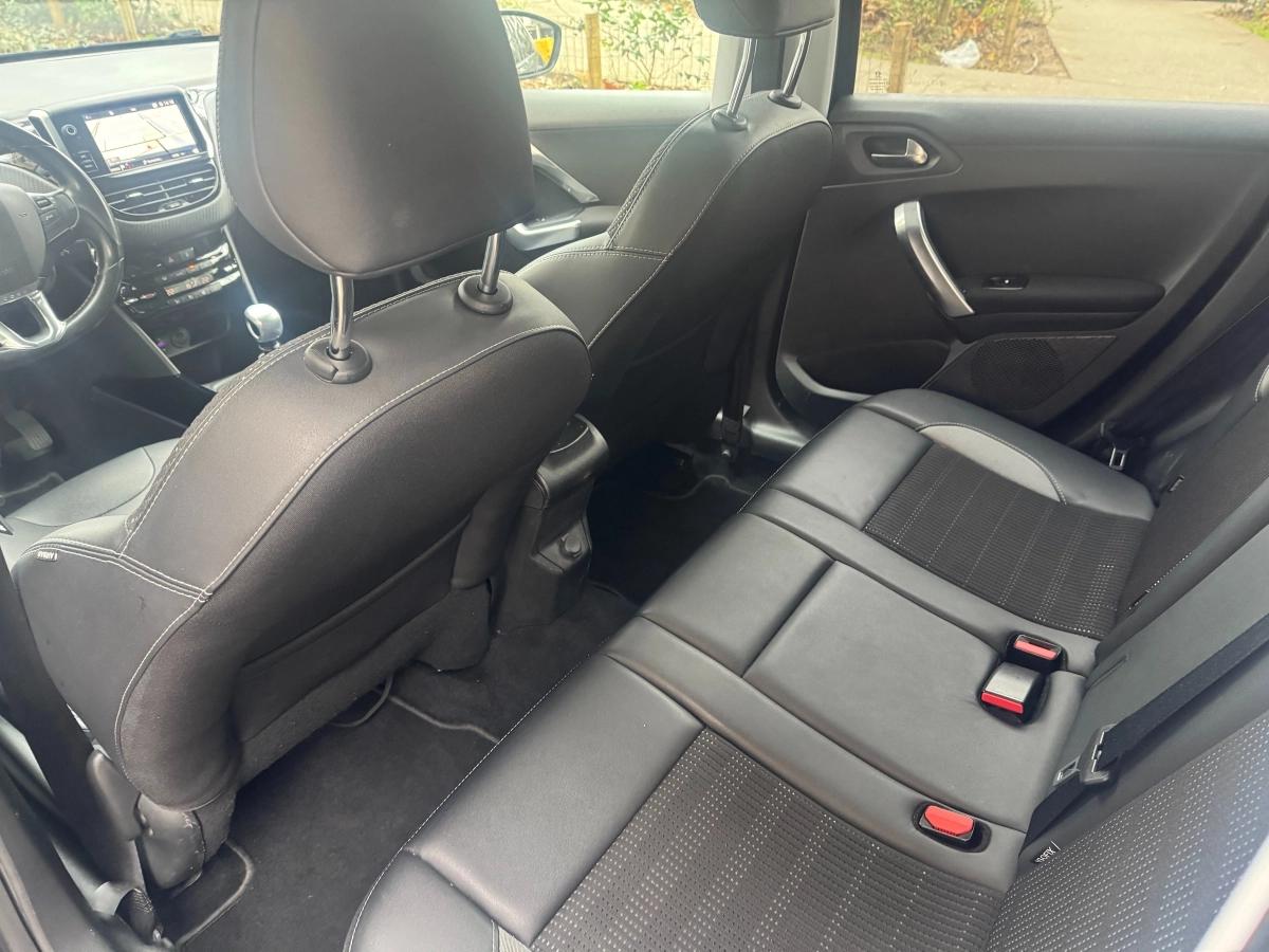 Peugeot 2008 GENERATION-I 1.2 PURETECH 110 ALLURE START-STOP