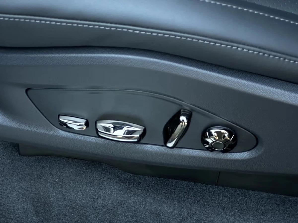 Porsche Cayenne Electrique 442ch 614km WLTP Toit ouvrant/Attelage/Roues AR dir/Burmester/Chrono/22“/Sièges 14/Volant