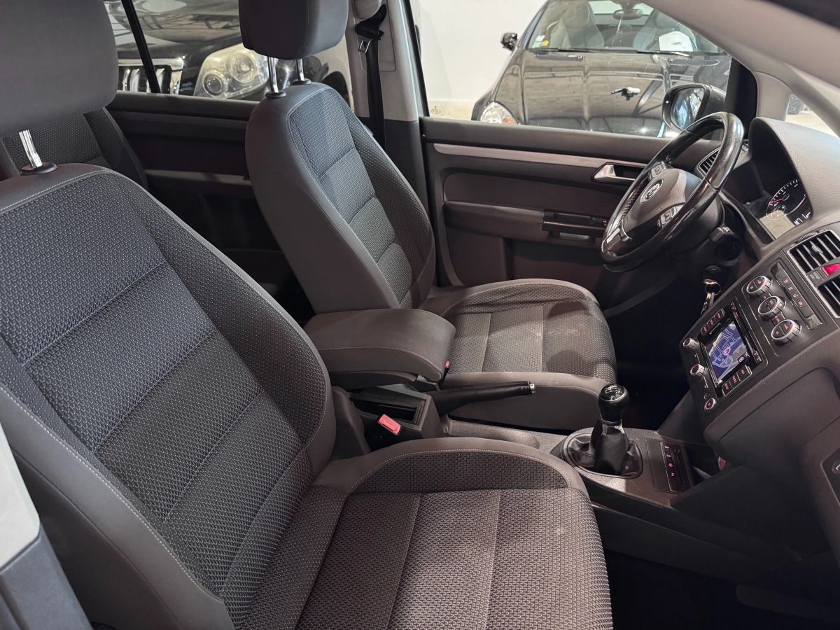 Volkswagen Touran - photo 11