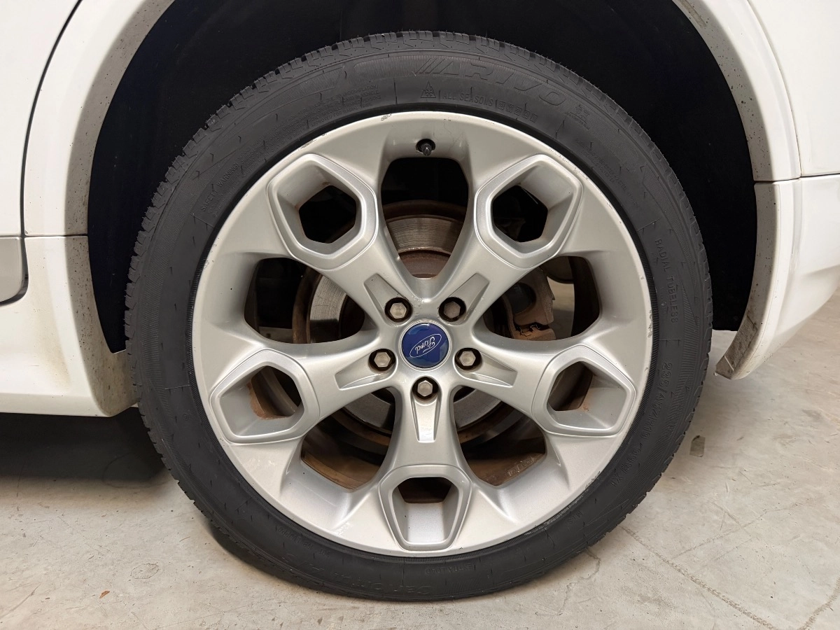 Ford Kuga - photo 10
