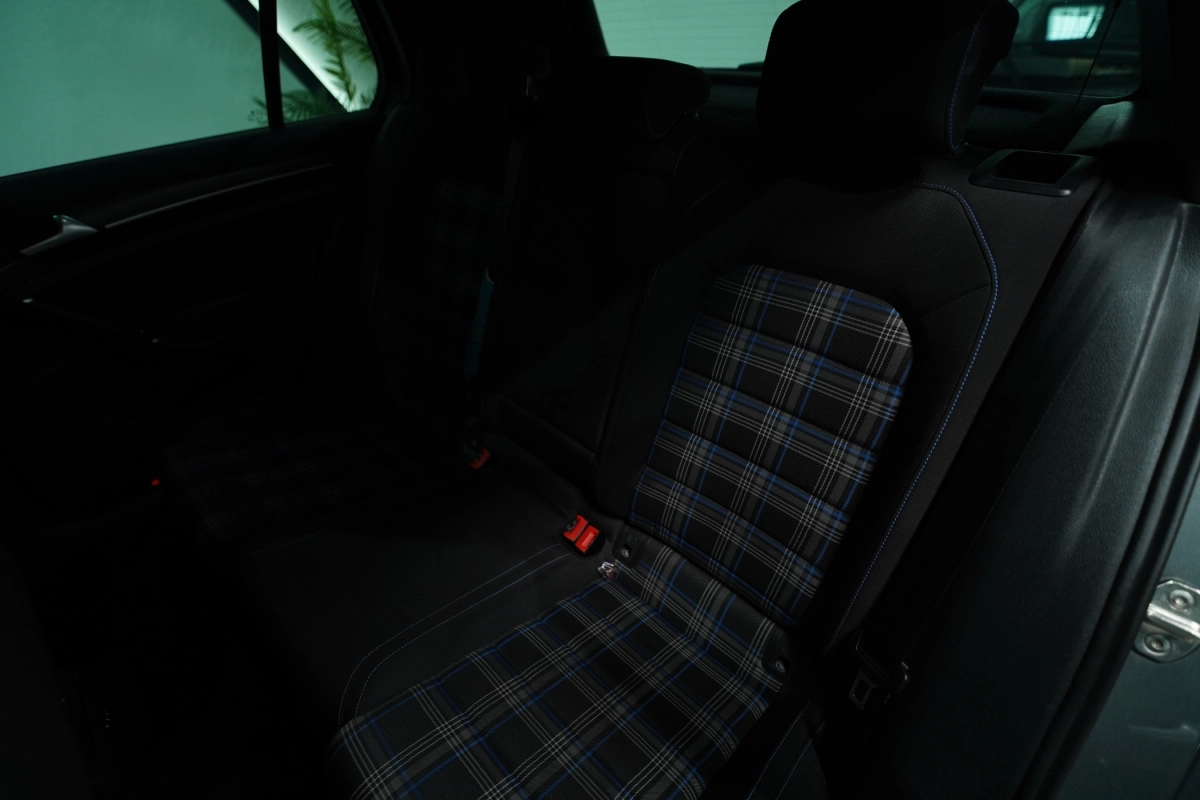 Volkswagen Golf - photo 17