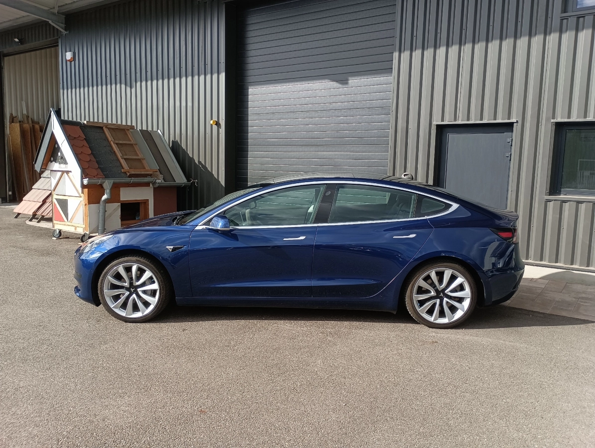 Tesla Model-3 - photo 2