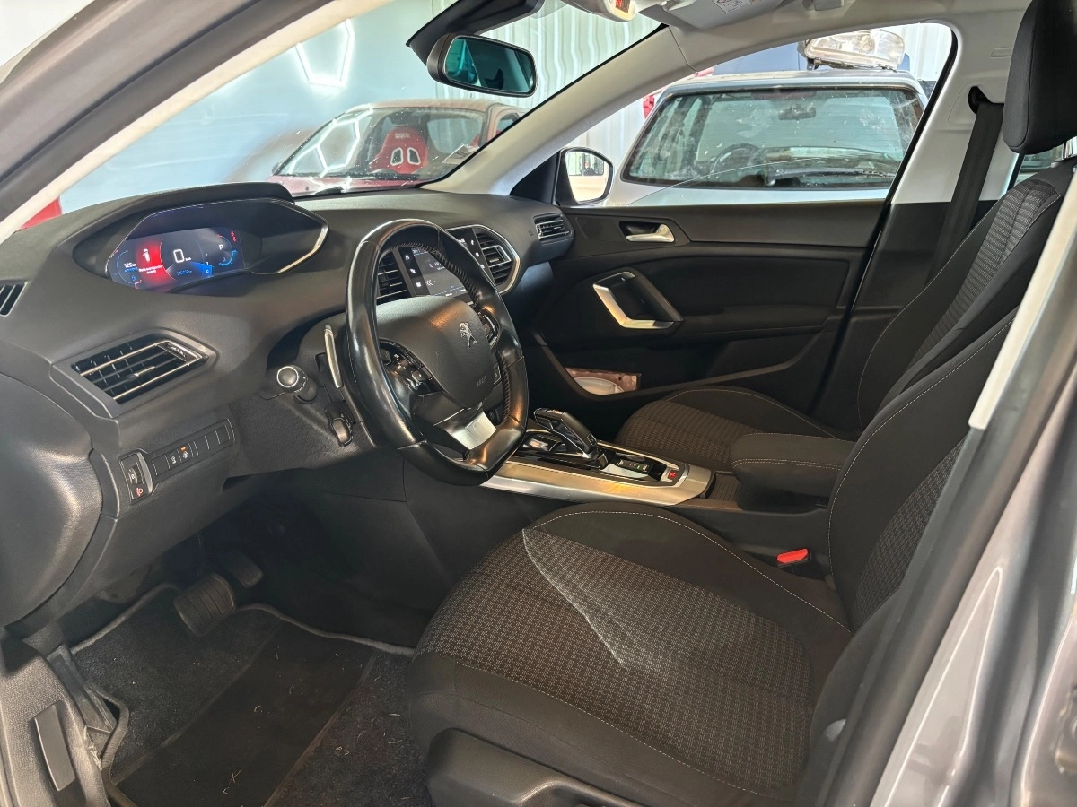 Peugeot 308 - photo 4