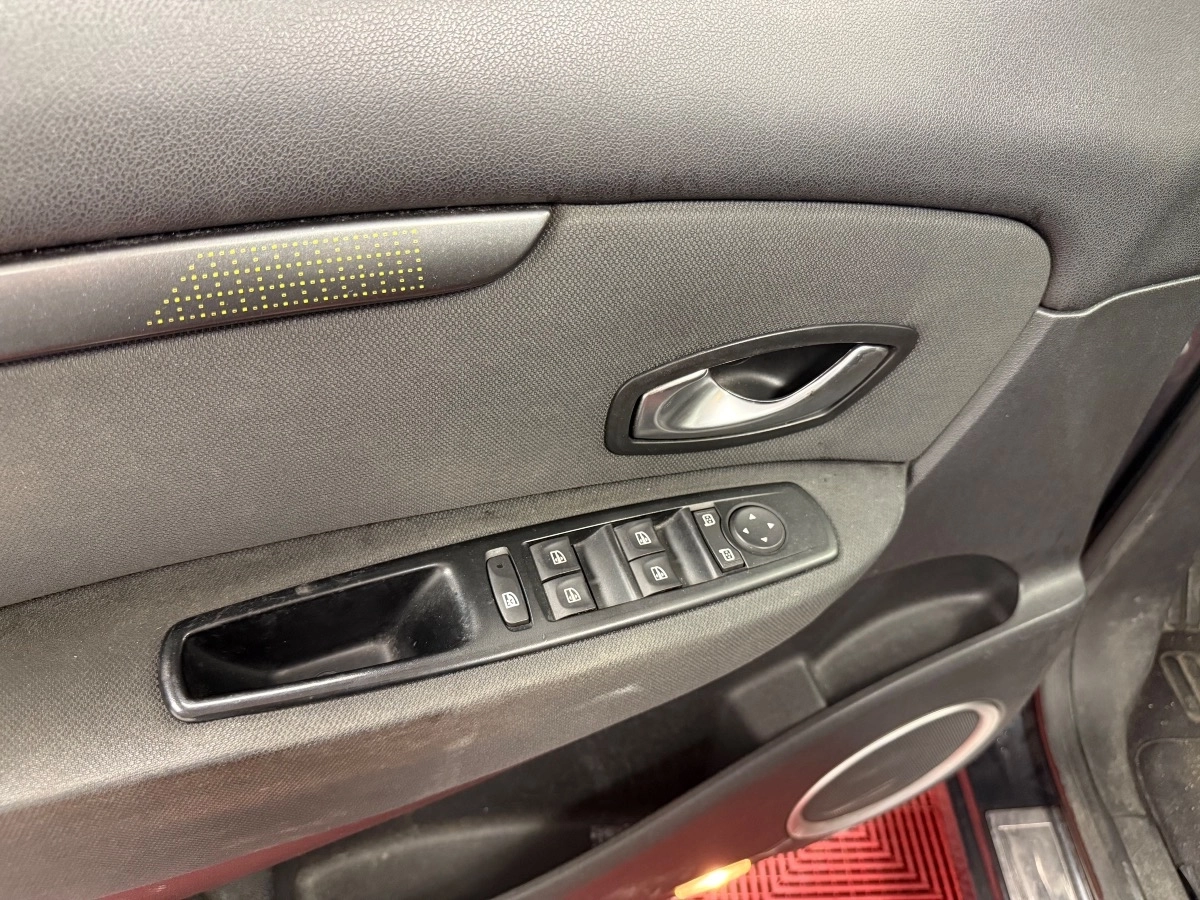 Renault Scenic - photo 9