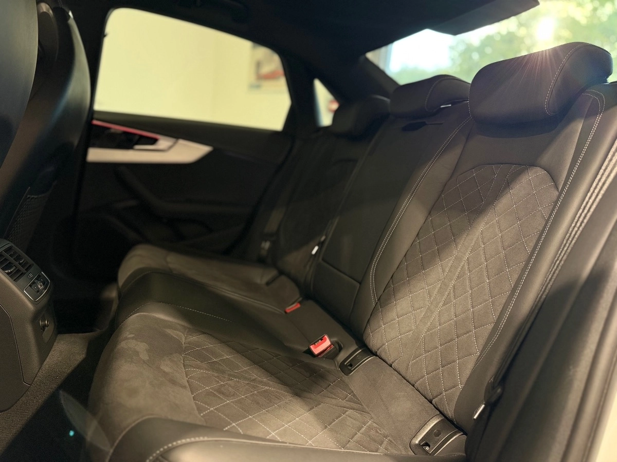 Audi A4 - photo 13