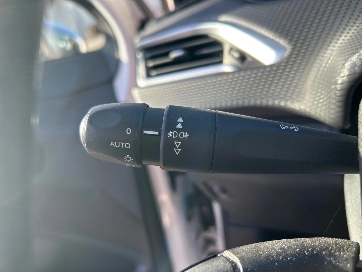 Peugeot 2008 GENERATION-I 1.6 BLUEHDI 120 CROSSWAY