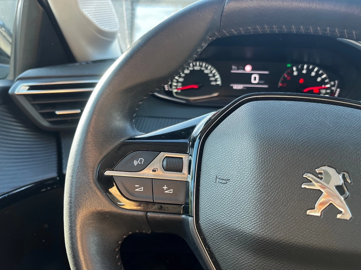 Peugeot 208 - photo 10