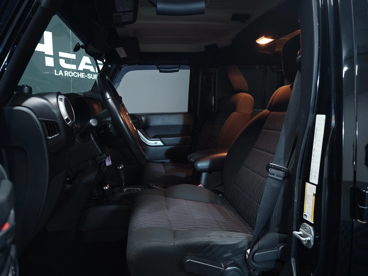 Jeep Wrangler - photo 11