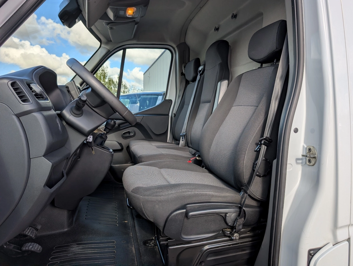 RENAULT MASTER VU - photo 8