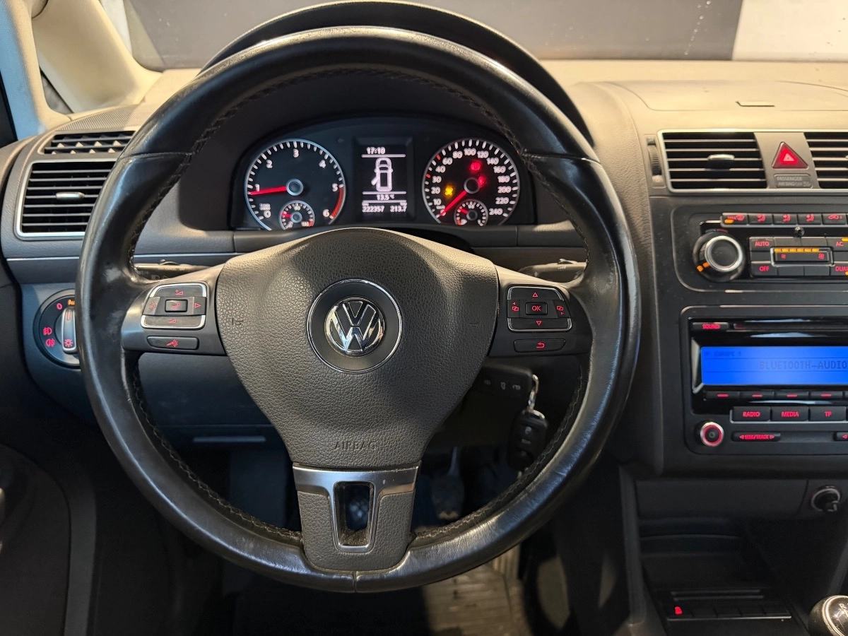 Volkswagen Touran - photo 16
