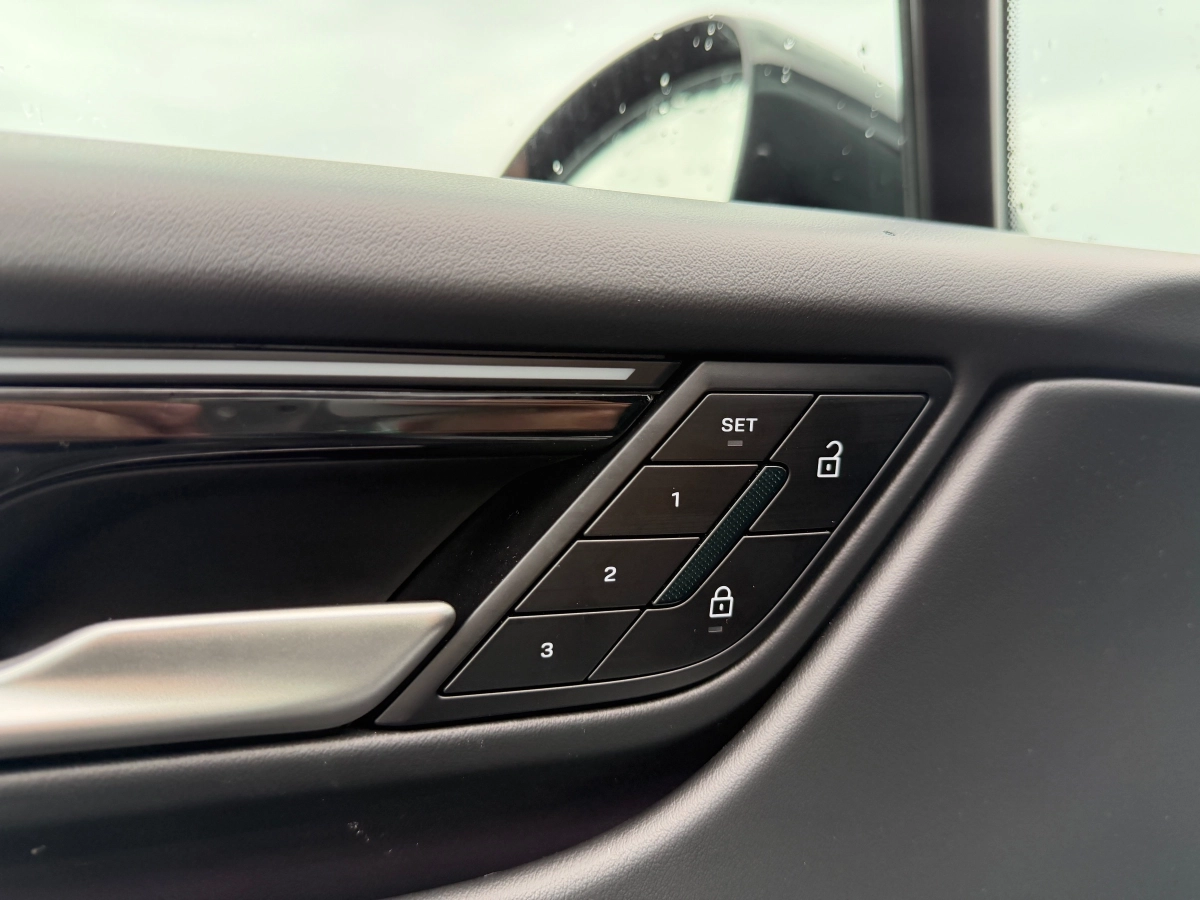 Porsche Macan - photo 17